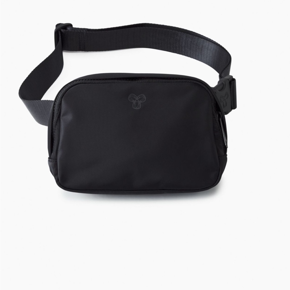 Aritzia one the way bag